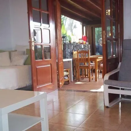 Сasa de vacaciones Sleeps 5 Pool Wifi Costa Teguise